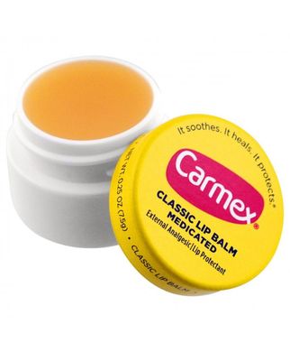 Бальзам для губ класичний Carmex Classic Lip Balm Medicated, баночка в каталозі BeautyMuse